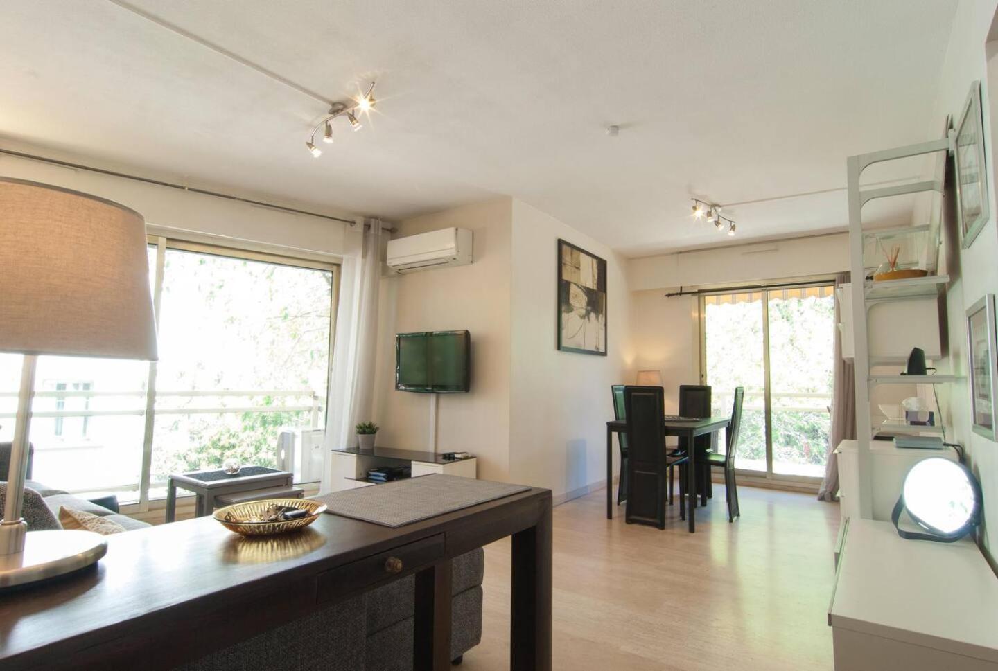 Elegant Apt W/2 Terraces/Mins To Beach & Shops Antibes Exteriér fotografie