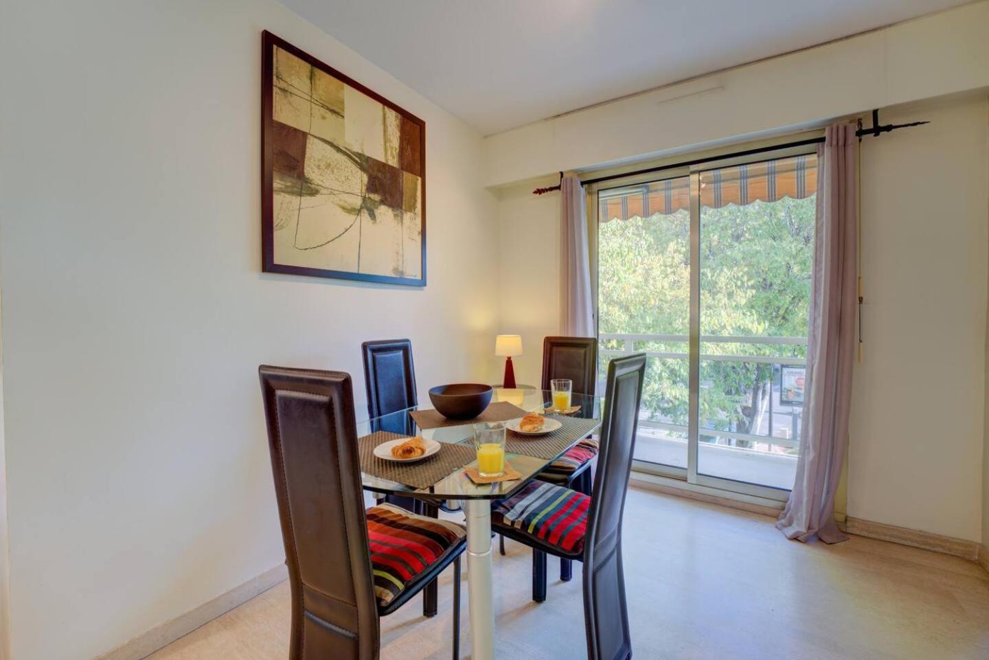 Elegant Apt W/2 Terraces/Mins To Beach & Shops Antibes Exteriér fotografie