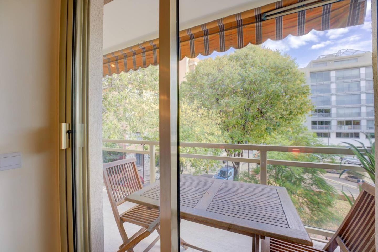 Elegant Apt W/2 Terraces/Mins To Beach & Shops Antibes Exteriér fotografie