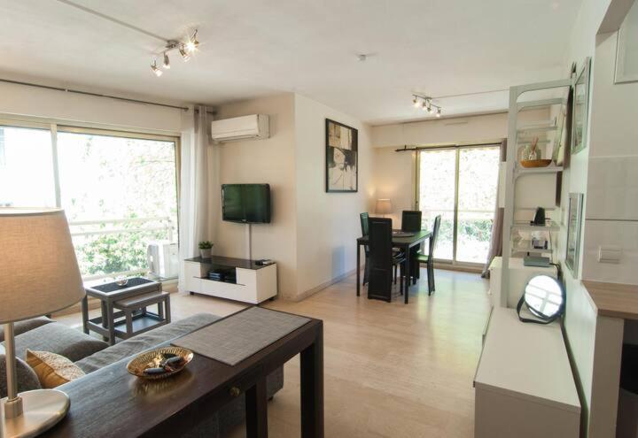 Elegant Apt W/2 Terraces/Mins To Beach & Shops Antibes Exteriér fotografie